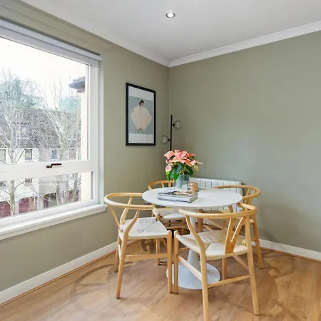 Centre Dean Village 1 Bed *