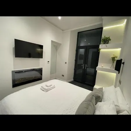 Apartment Retreat 2 Bedrooms & Steam *