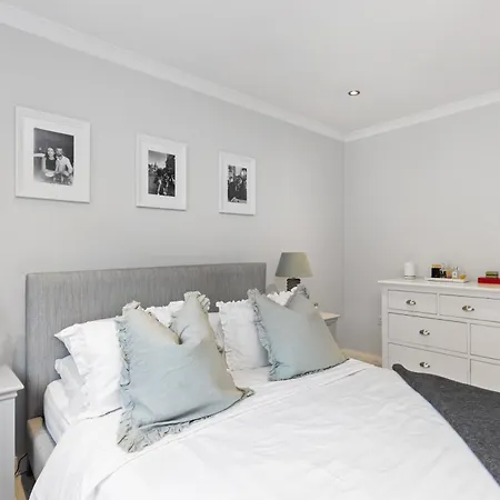 Centre Dean Village 1 Bed * Edimburgo