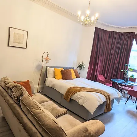 Edinburgh City Room *