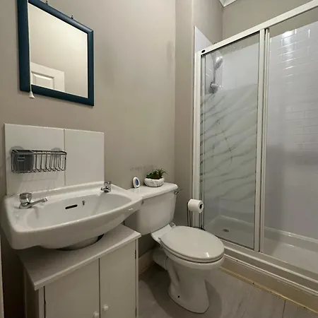 Hermosa Habitacion Doble Con Tv Y Bano Compartido Privatunterkunft Edinburgh