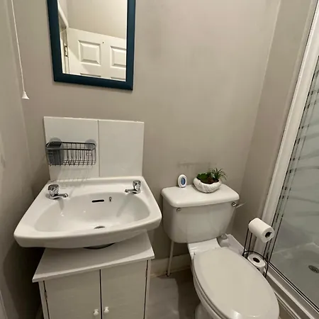 Hermosa Habitacion Doble Con Tv Y Bano Compartido Privatunterkunft *