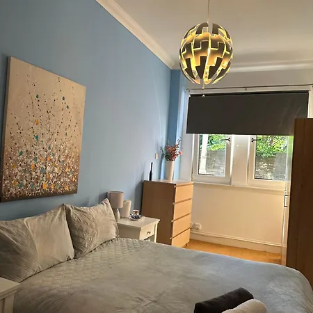 Hermosa Habitacion Doble Con Tv Y Bano Compartido Privatunterkunft Edinburgh