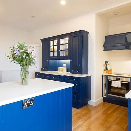 Apartament Beautiful & Bright Three Bedroom