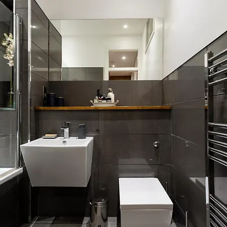 Lägenhet Spacious 2 Bedroom House Near The Meadows