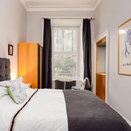 Spacious 2 Bedroom House Near The Meadows Lägenhet Edinburg