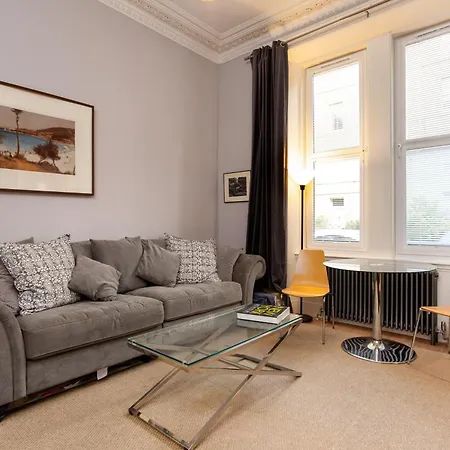 Spacious 2 Bedroom House Near The Meadows Apartment *