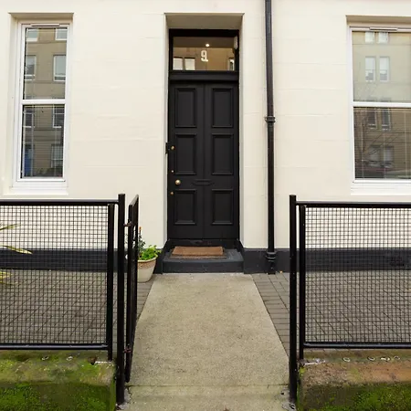 Spacious 2 Bedroom House Near The Meadows Lägenhet Edinburg