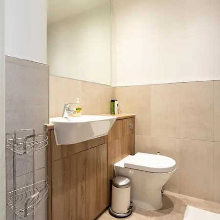 Comfy 2 Bedroom Near Centre *