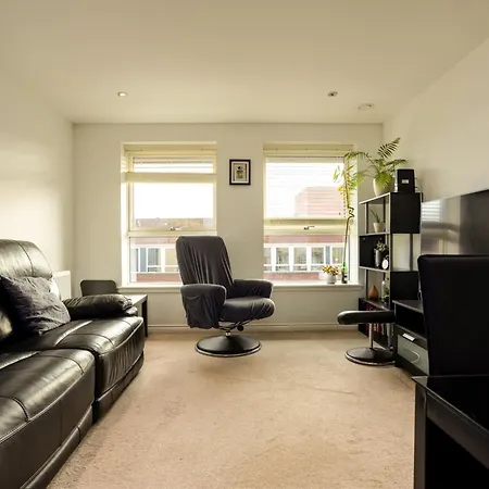 Comfy 2 Bedroom Near Centre Vakantiehuis *
