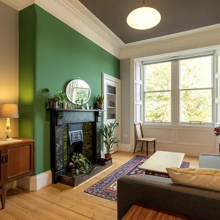 Newly Renovated 1 Bedroom Near Charming Newhaven *