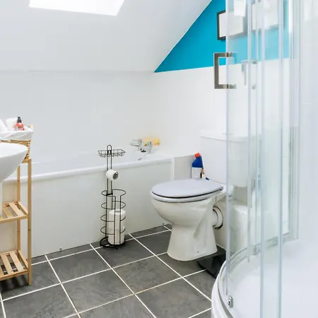 Stylish 3 Bedroom Near Hollyrood Park Edinburgh