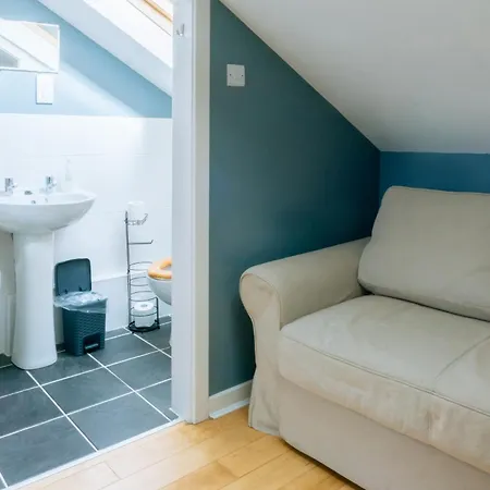 Casa de Férias Stylish 3 Bedroom Near Hollyrood Park *