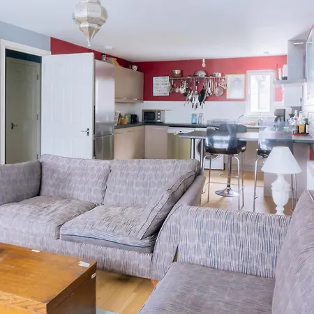 Apartmán Stylish 3 Bedroom Near Hollyrood Park