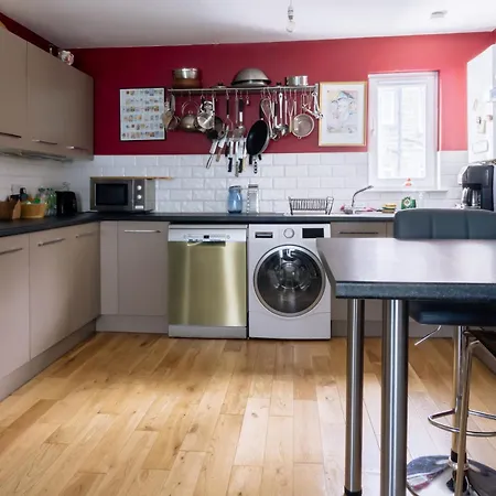 Stylish 3 Bedroom Near Hollyrood Park Prázdninový dům *