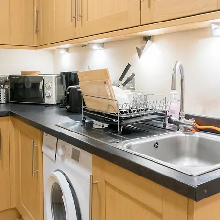 Charming And Relaxing 2bd Flat - Abbeyhill Apartment Edinburgh