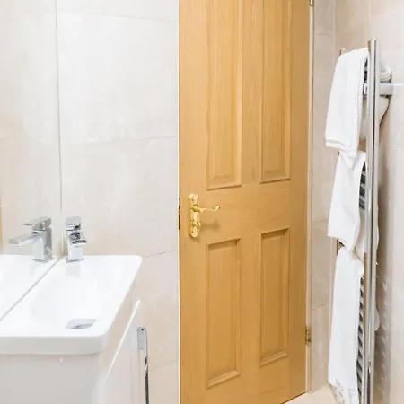 Charming And Relaxing 2bd Flat - Abbeyhill