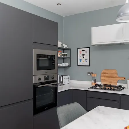 Beautiful & Bright 2bd Flat - Haymarket Apartment *