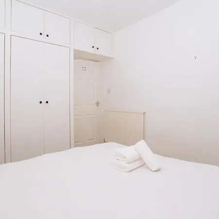 Sleek & Central 2bd Flat - Haymarket Appartement