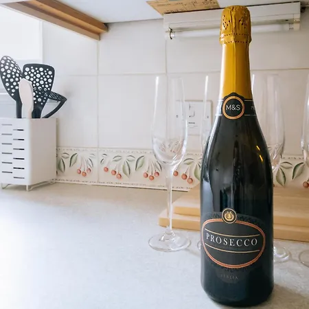 Snug & Serene 2bd Flat - Roseburn * Edinburgh