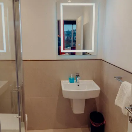 Guest house Mayfield