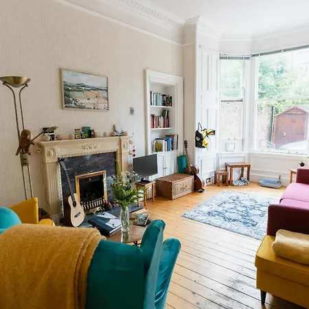 Palm Tree Apartment- Period With Cat * Edinburgh