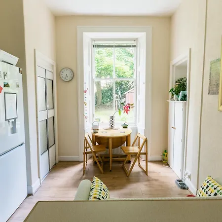 Appartement Palm Tree Apartment- Period With Cat *