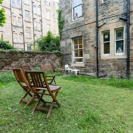 Palm Tree Apartment- Period With Cat * Edinburgh