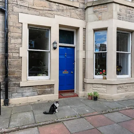 Palm Tree Apartment- Period With Cat Apartment Edinburgh