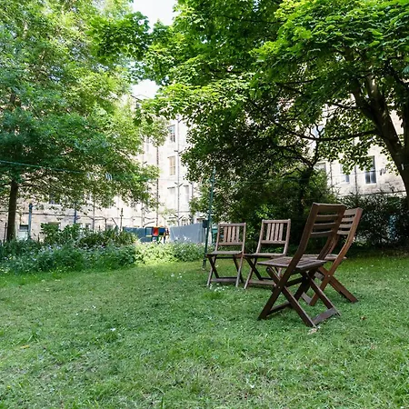 Palm Tree Apartment- Period With Cat Appartement *