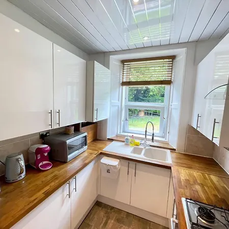 Lovely Two Bedrooms Apartment *