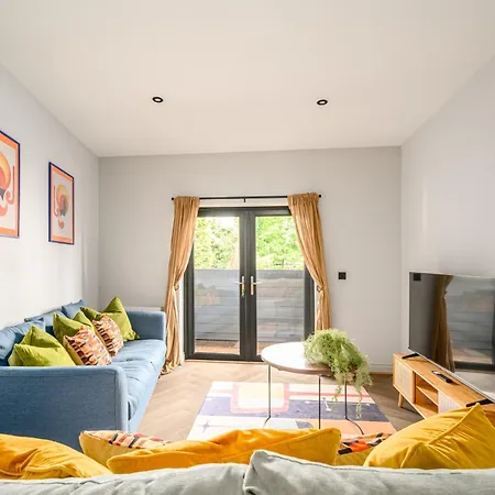 Trinity Flats By The House Of Danu *