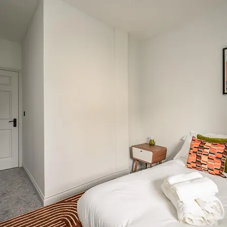 Trinity Flats By The House Of Danu