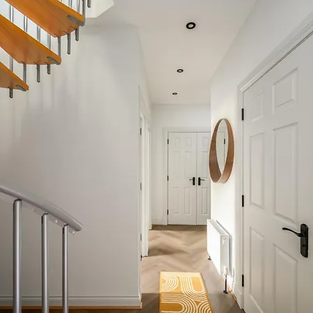Trinity Flats By The House Of Danu