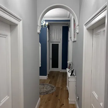 2 Bedroom Main Door Flat In The Centre Edinburgh