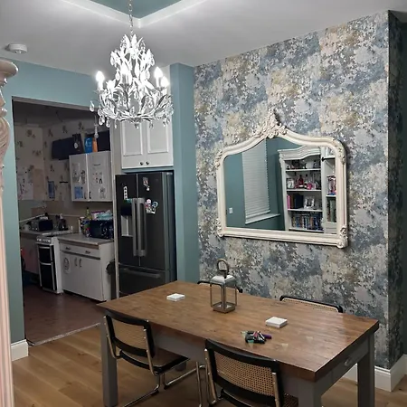 2 Bedroom Main Door Flat In The Centre Apartment Edinburgh