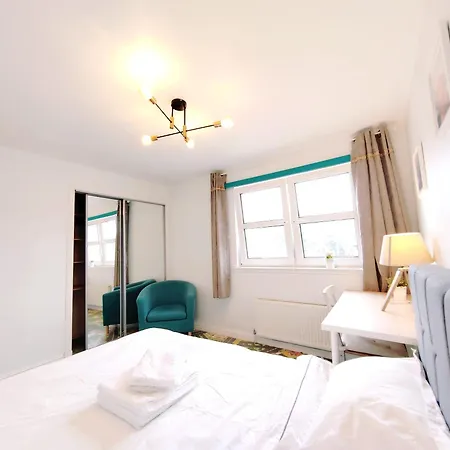 בית אירוח Modern And Spacious Double&king Bedrooms Both With Private Bathrooms אדינבורו