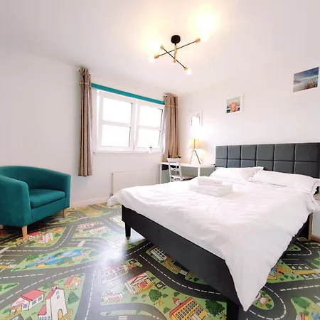 Séjour chez l'habitant Modern And Spacious Double&king Bedrooms Both With Private Bathrooms