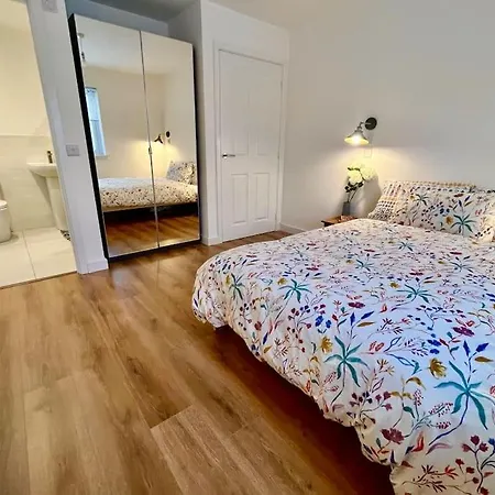 Ferienhaus Modern And Spacious With Large Garden Edinburgh