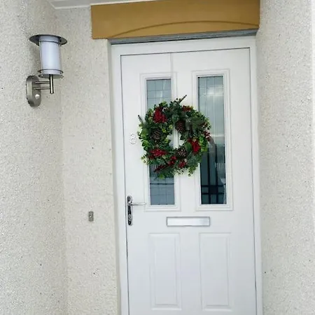 Modern And Spacious With Large Garden Casa vacanze