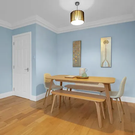 Guestready - Light & Airy In New Town *