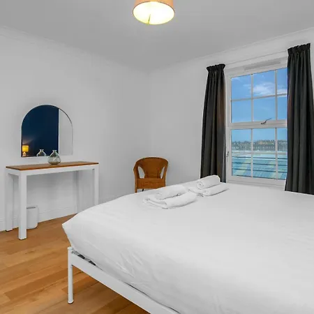 Guestready - Light & Airy In New Town 아파트 *