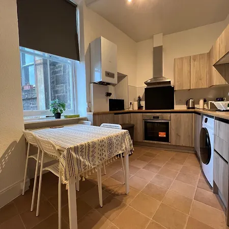Spacious Boutique Two-bedroom Next To The Castle Апартаменты