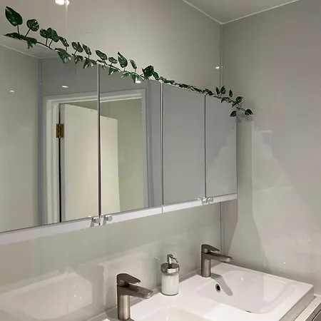 Spacious Boutique Two-bedroom Next To The Castle Апартаменты Эдинбург