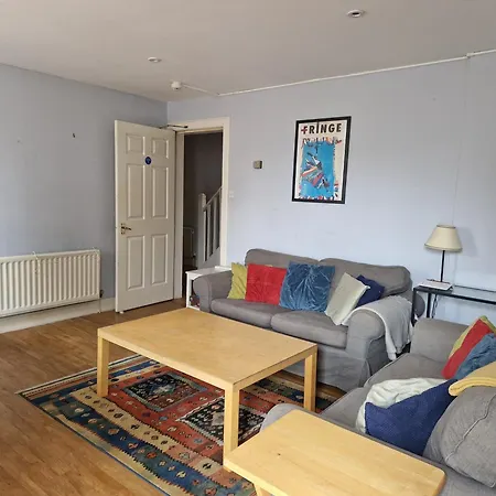 Rose Street 4 Bedroom Apartment