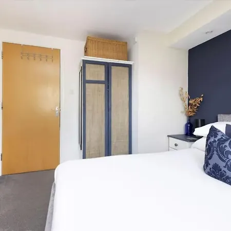 Stylish Flat With Free Parking Apartment