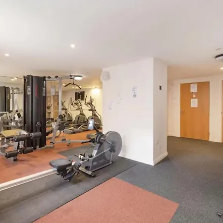 Apartment Stylish Flat With Free Parking