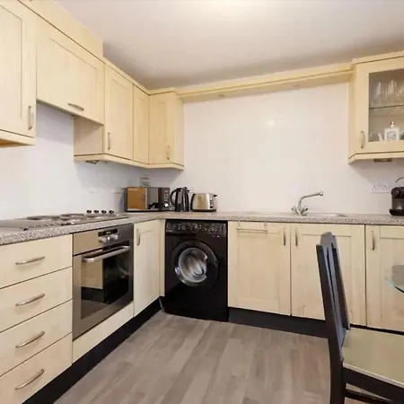 Stylish Flat With Free Parking Apartment