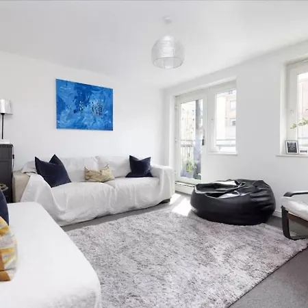 Stylish Flat With Free Parking