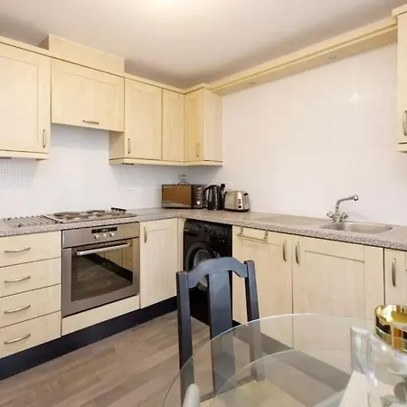 Apartment Stylish Flat With Free Parking